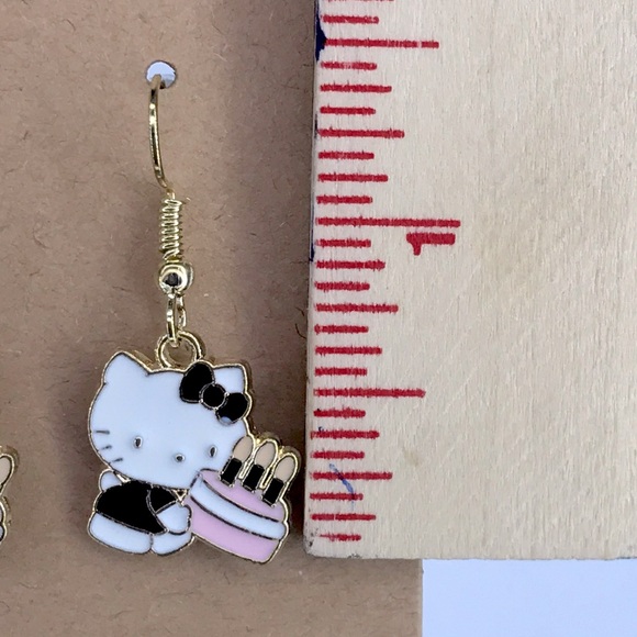 18k Gold Platted Hook Cute Hello Kitty Dangle Earrings - Picture 2 of 2